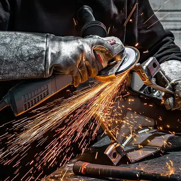 worker-grinding-metal